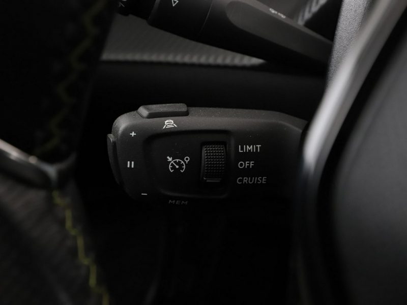Peugeot 2008 full LED virtual cocpit panorama półskóra navi kamery II (2019-)