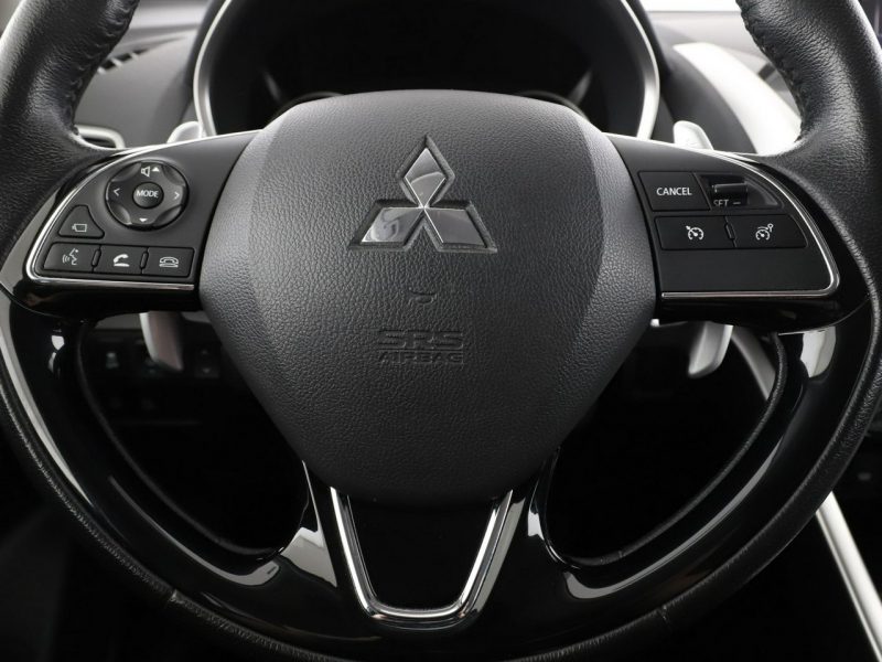 Mitsubishi Eclipse Cross automat kamera niski przebieg grzane fotele tempomat
