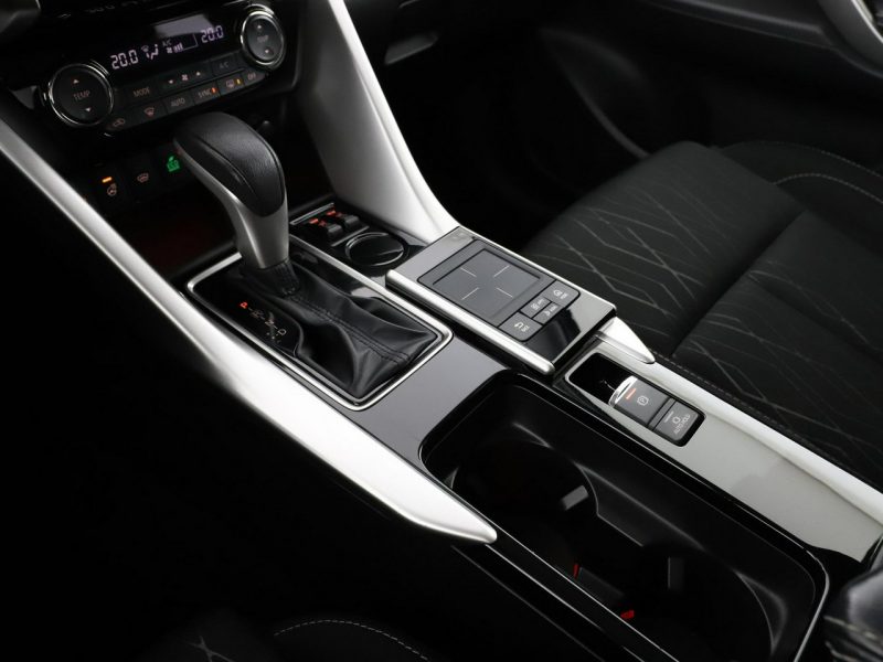 Mitsubishi Eclipse Cross automat kamera niski przebieg grzane fotele tempomat
