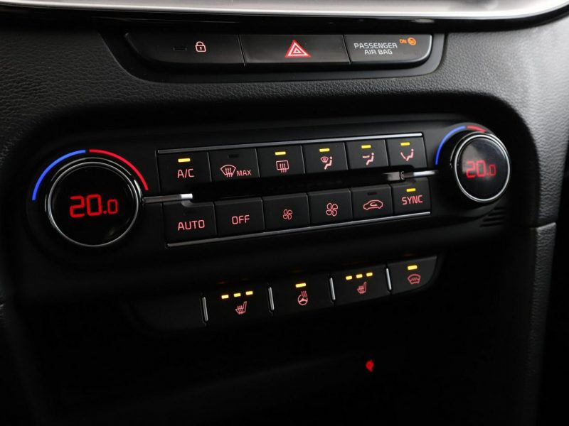 Kia Pro Cee'd lift full LED virtual cocpit skóra/alcantara kamera i czujniki parkowa