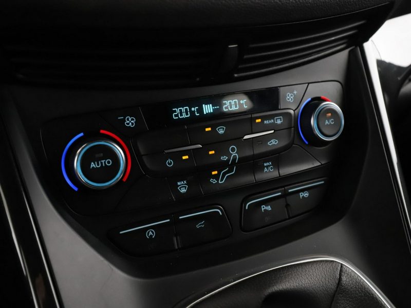 Ford Kuga navi klima auto skóra/alcantara czujniki parkowania II (2012-)