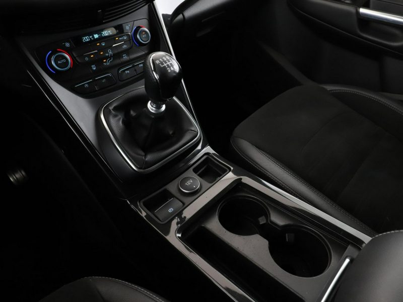 Ford Kuga navi klima auto skóra/alcantara czujniki parkowania II (2012-)