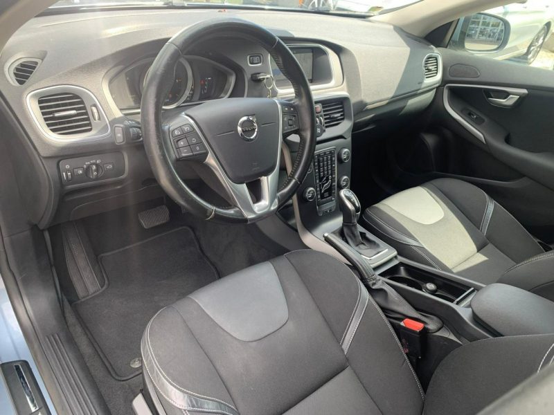 Volvo V40 2.0d Automat FullLED Navi II (2012-)