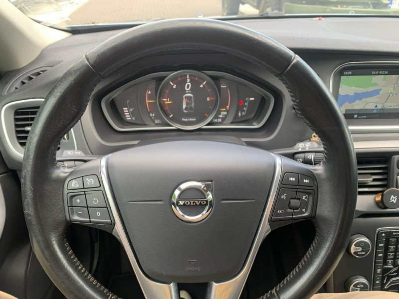 Volvo V40 2.0d Automat FullLED Navi II (2012-)