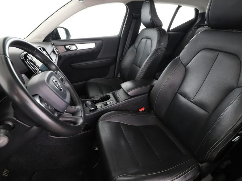 Volvo XC 40 FV24 2.0 T4 Automat Momentum Pro Navi Tempomat Grzana Skóra Kamera LED