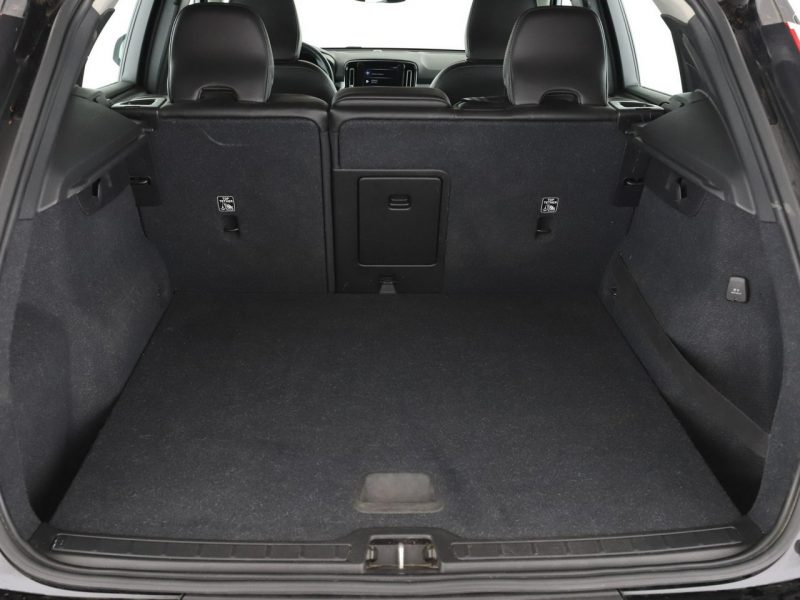 Volvo XC 40 FV24 2.0 T4 Automat Momentum Pro Navi Tempomat Grzana Skóra Kamera LED