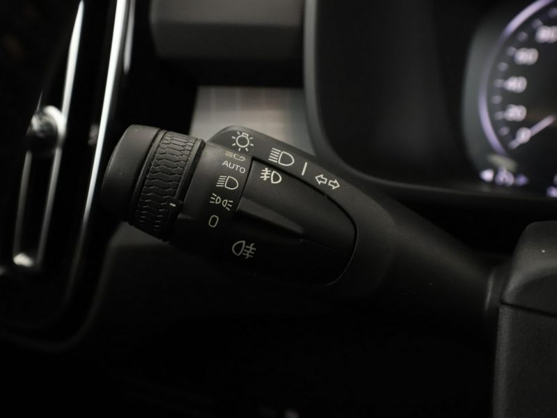 Volvo XC 40 FV24 2.0 T4 Automat Momentum Pro Navi Tempomat Grzana Skóra Kamera LED
