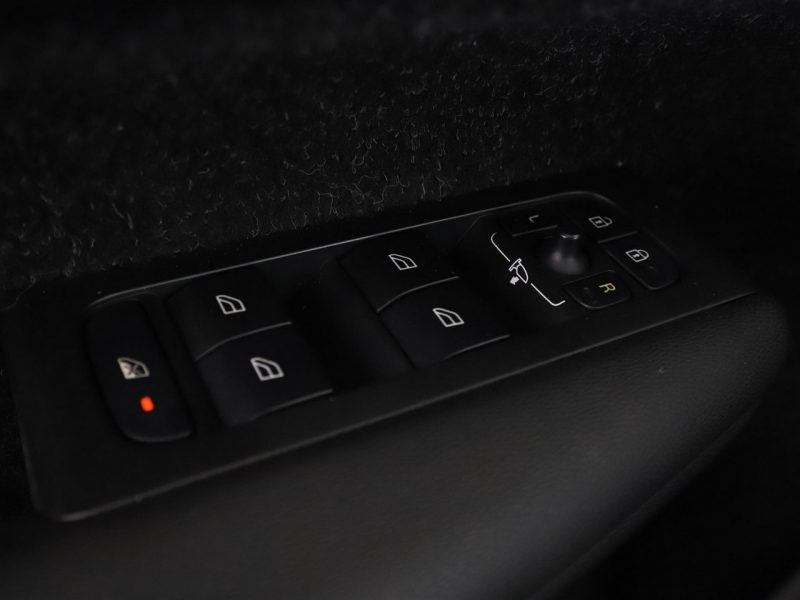 Volvo XC 40 FV24 2.0 T4 Automat Momentum Pro Navi Tempomat Grzana Skóra Kamera LED