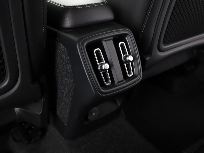 Volvo XC 40 FV24 2.0 T4 Automat Momentum Pro Navi Tempomat Grzana Skóra Kamera LED
