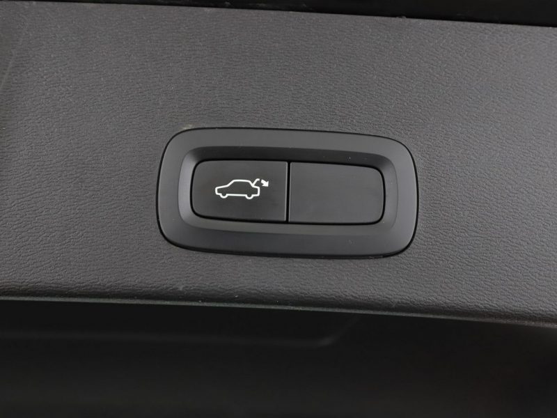 Volvo XC 40 FV24 2.0 T4 Automat Momentum Pro Navi Tempomat Grzana Skóra Kamera LED
