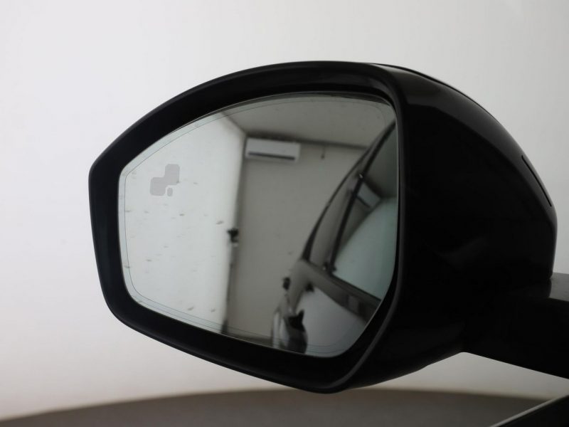 Land Rover Discovery Sport 2.0d Sport Automat AWD Panorama Tempomat Navi GrzanaSkóra Meridian LED