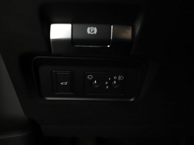 Land Rover Discovery Sport 2.0d Sport Automat AWD Panorama Tempomat Navi GrzanaSkóra Meridian LED