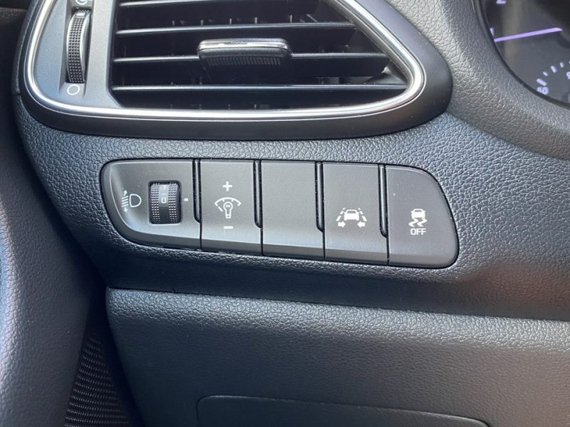 Hyundai i30 1.4 99KM Kamera, Navi,Gwarancja III (2017-)