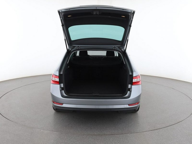 Škoda Superb klima auto grzane fotele czujniki parkowania III (2015-2023)