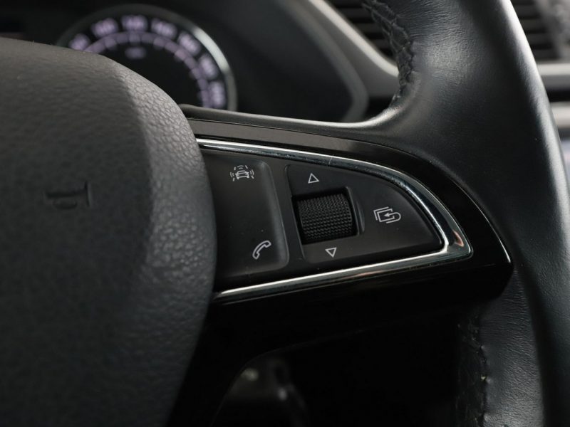 Škoda Superb klima auto grzane fotele czujniki parkowania III (2015-2023)