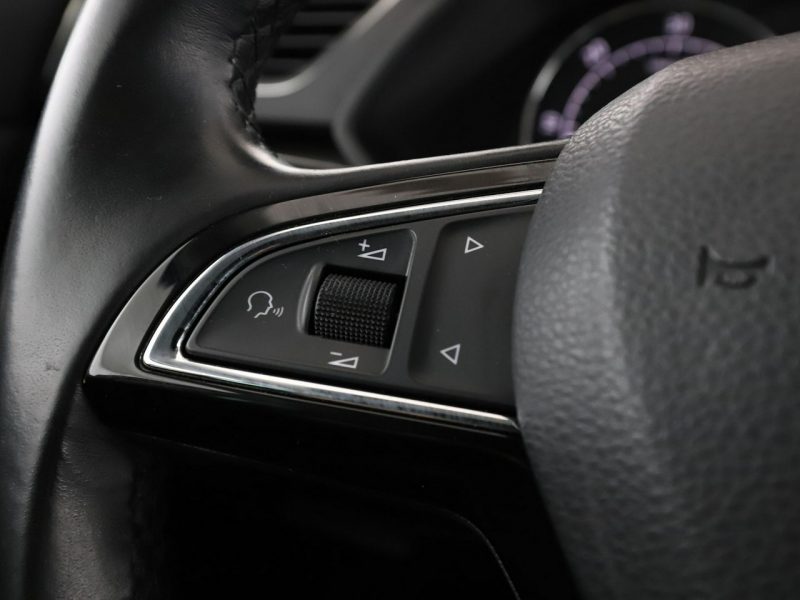 Škoda Superb klima auto grzane fotele czujniki parkowania III (2015-2023)