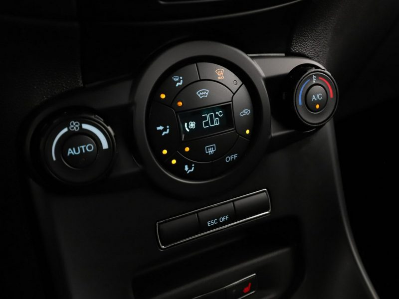 Ford Fiesta klima auto navi RECARO gzrane fotele kamera i czujniki parkowania Mk7 (2008-)