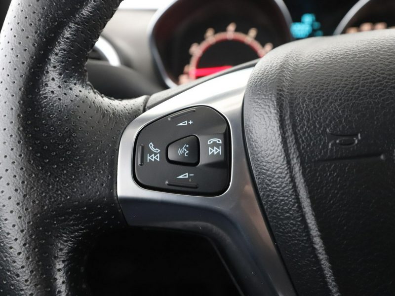 Ford Fiesta klima auto navi RECARO gzrane fotele kamera i czujniki parkowania Mk7 (2008-)