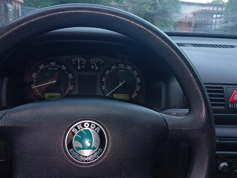 Škoda Octavia Salon PL 1.6 MPI 102 KM Klima Tour 1 właściciel 16 lat I (1996-2011)