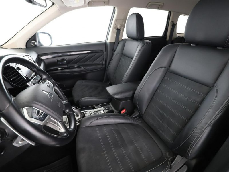 Mitsubishi Outlander PHEV automat 4x4 navi kamera grzane fotele hak tempomat III (2012-)