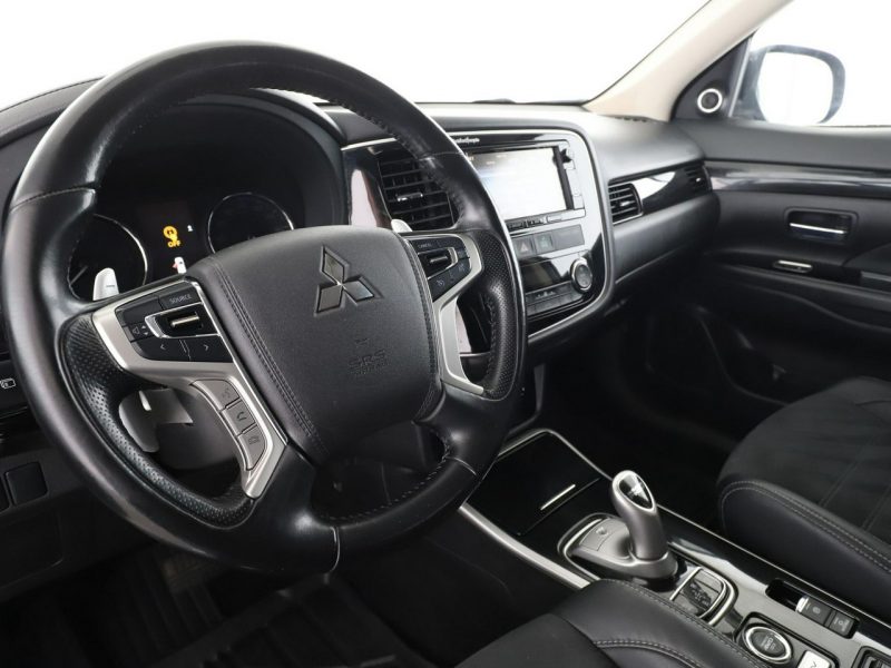 Mitsubishi Outlander PHEV automat 4x4 navi kamera grzane fotele hak tempomat III (2012-)