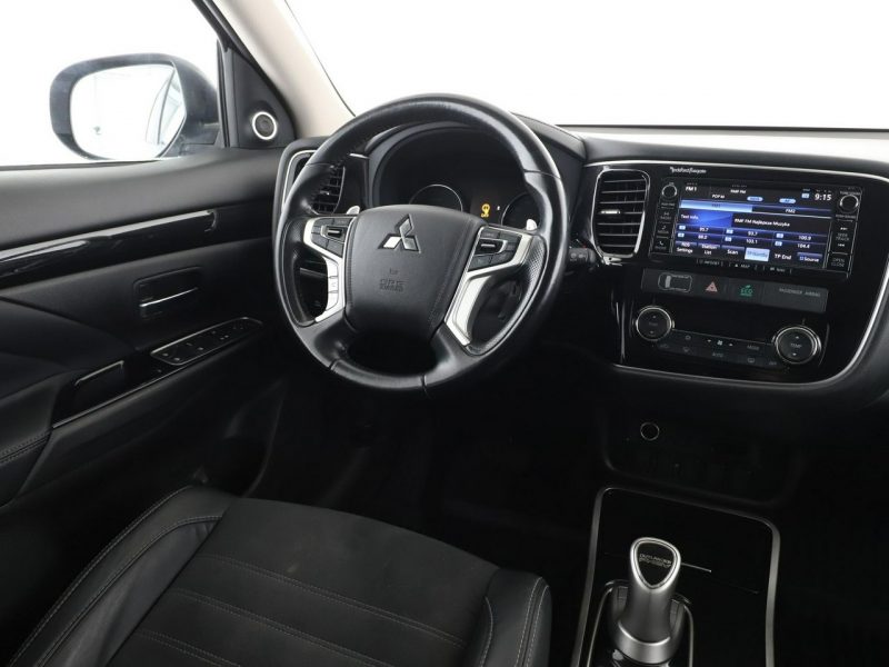 Mitsubishi Outlander PHEV automat 4x4 navi kamera grzane fotele hak tempomat III (2012-)