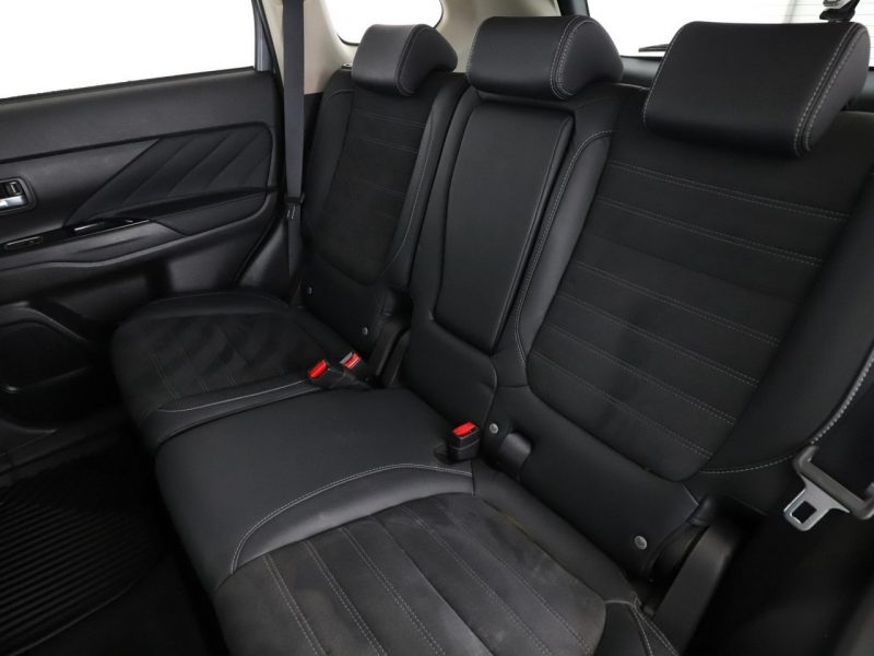 Mitsubishi Outlander PHEV automat 4x4 navi kamera grzane fotele hak tempomat III (2012-)