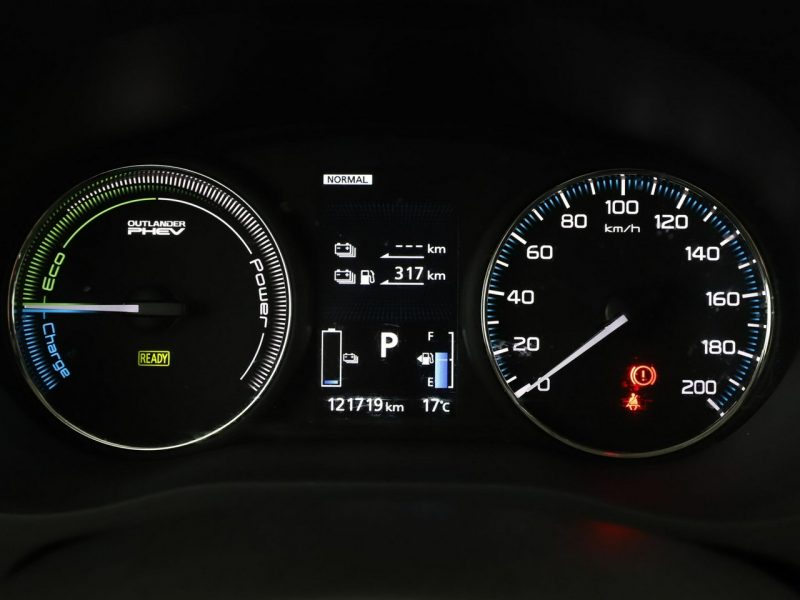 Mitsubishi Outlander PHEV automat 4x4 navi kamera grzane fotele hak tempomat III (2012-)