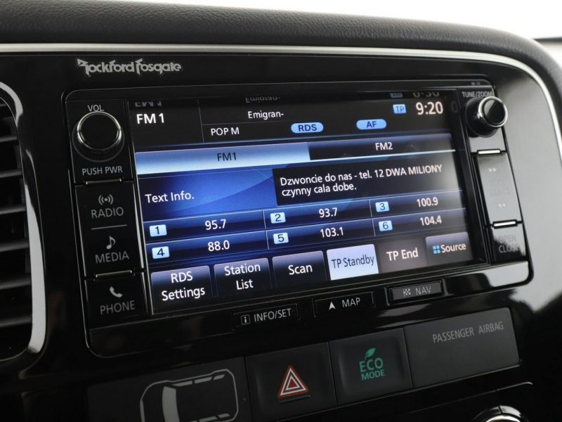 Mitsubishi Outlander PHEV automat 4x4 navi kamera grzane fotele hak tempomat III (2012-)