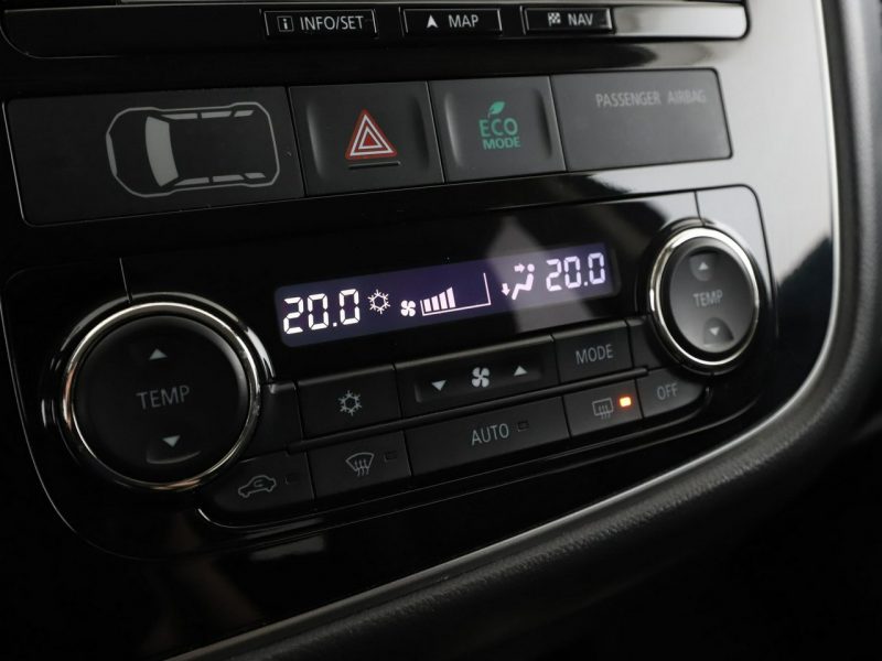 Mitsubishi Outlander PHEV automat 4x4 navi kamera grzane fotele hak tempomat III (2012-)