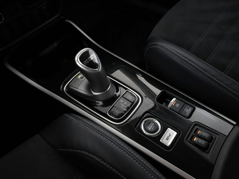 Mitsubishi Outlander PHEV automat 4x4 navi kamera grzane fotele hak tempomat III (2012-)