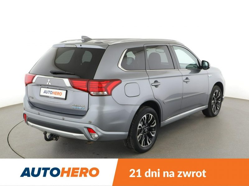Mitsubishi Outlander PHEV automat 4x4 navi kamera grzane fotele hak tempomat III (2012-)