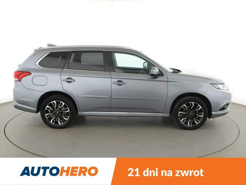 Mitsubishi Outlander PHEV automat 4x4 navi kamera grzane fotele hak tempomat III (2012-)