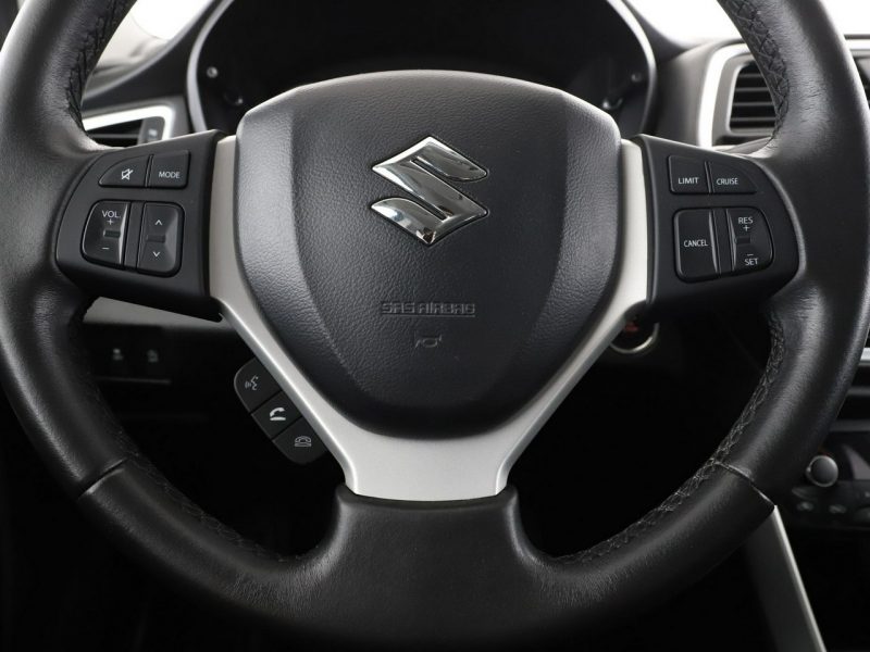 Suzuki SX4 S-Cross 4X4 Navi Klimatyzacja Podgrzewane fotele Kamera cofania Bluetooth