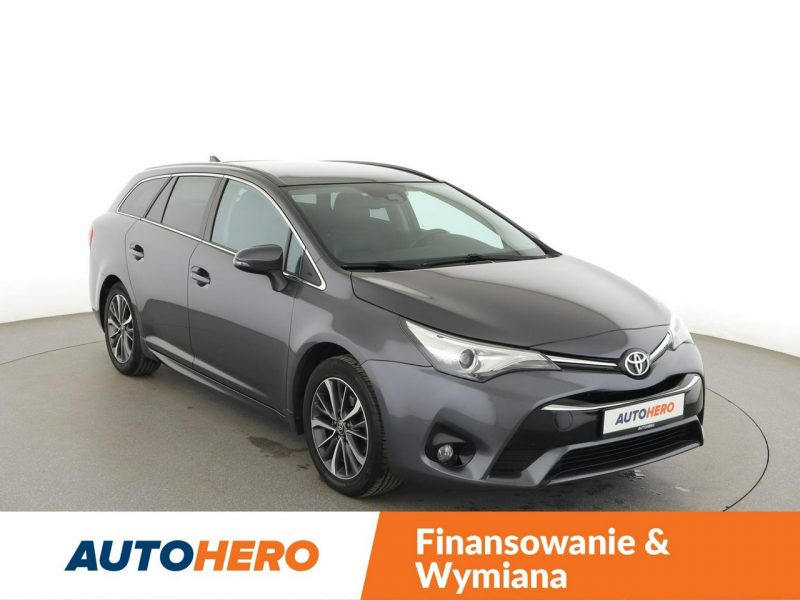 Toyota Avensis Executive automat skóra panorama navi grzane fotele tempomat hak LED k III (2009-)