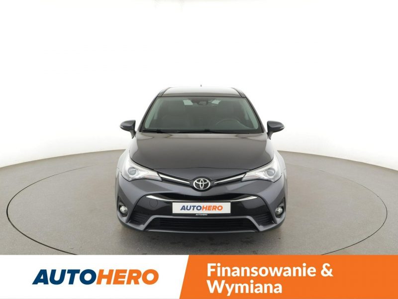 Toyota Avensis Executive automat skóra panorama navi grzane fotele tempomat hak LED k III (2009-)