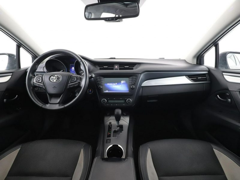 Toyota Avensis Executive automat skóra panorama navi grzane fotele tempomat hak LED k III (2009-)