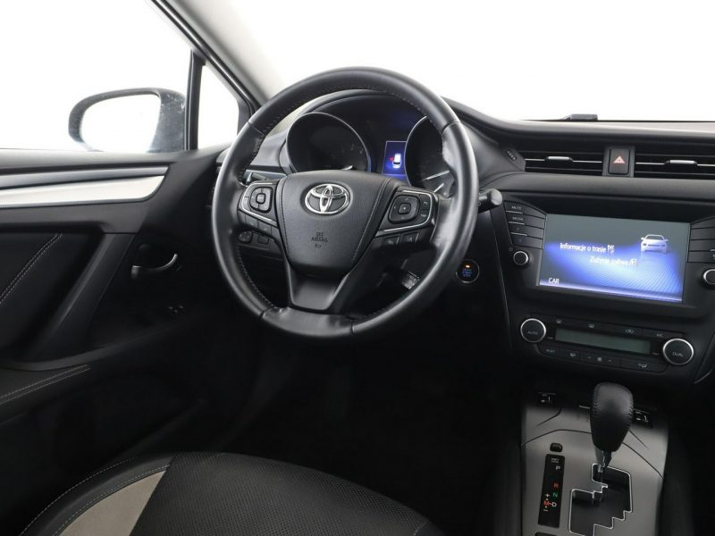 Toyota Avensis Executive automat skóra panorama navi grzane fotele tempomat hak LED k III (2009-)