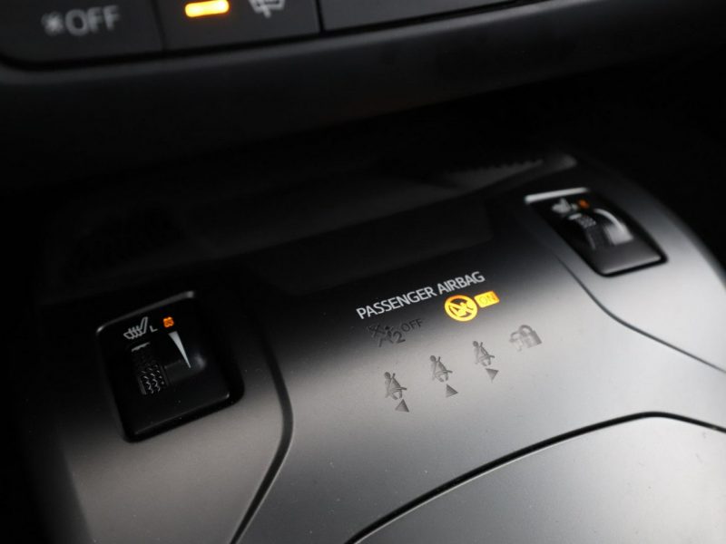 Toyota Avensis Executive automat skóra panorama navi grzane fotele tempomat hak LED k III (2009-)