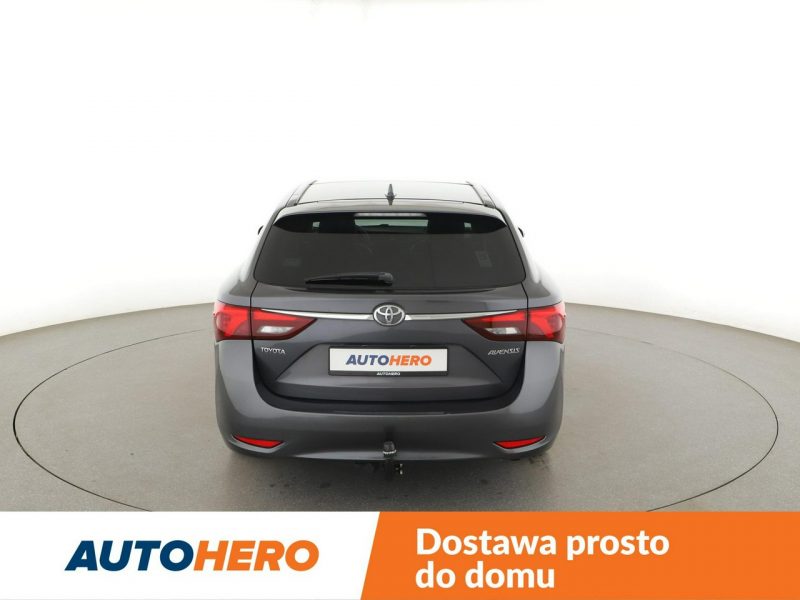 Toyota Avensis Executive automat skóra panorama navi grzane fotele tempomat hak LED k III (2009-)