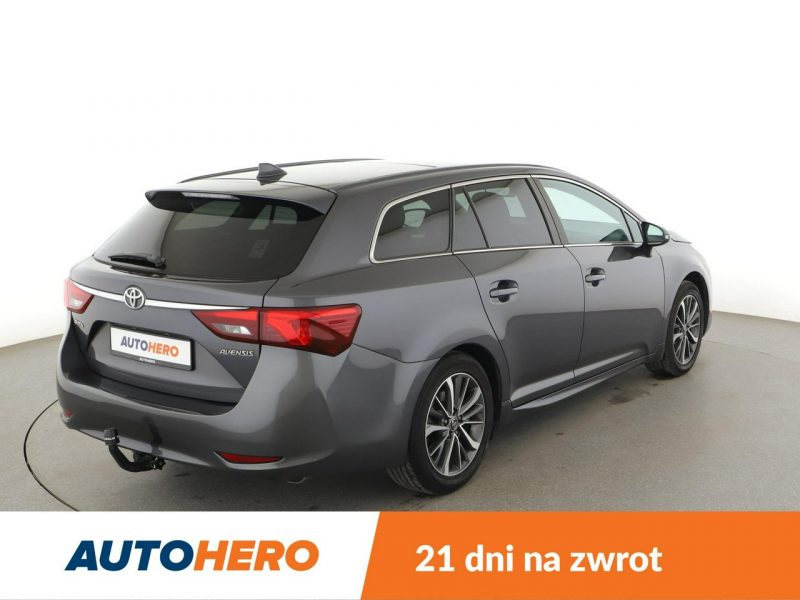 Toyota Avensis Executive automat skóra panorama navi grzane fotele tempomat hak LED k III (2009-)