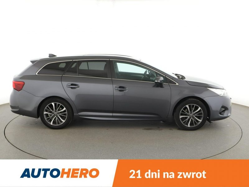 Toyota Avensis Executive automat skóra panorama navi grzane fotele tempomat hak LED k III (2009-)