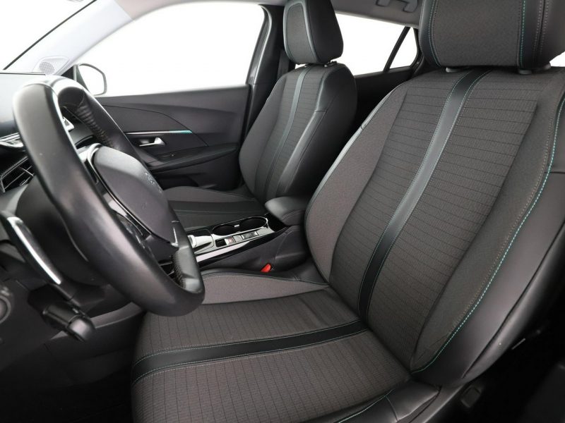 Peugeot 2008 Allure Business automat navi kamera180 tempomat LED II (2019-)
