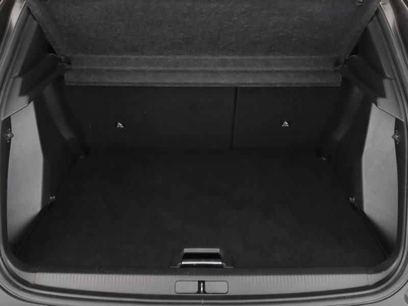 Peugeot 2008 Allure Business automat navi kamera180 tempomat LED II (2019-)