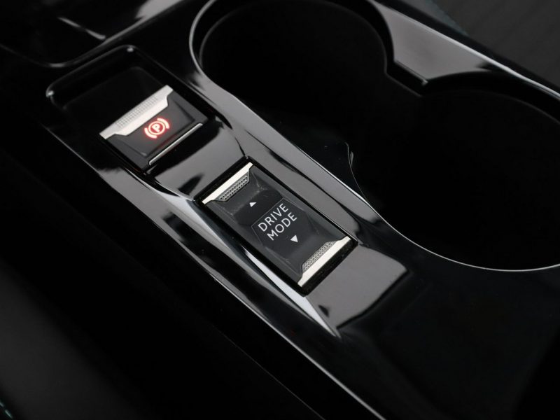 Peugeot 2008 Allure Business automat navi kamera180 tempomat LED II (2019-)