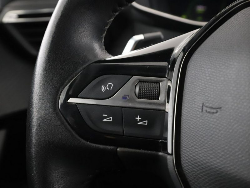Peugeot 2008 Allure Business automat navi kamera180 tempomat LED II (2019-)