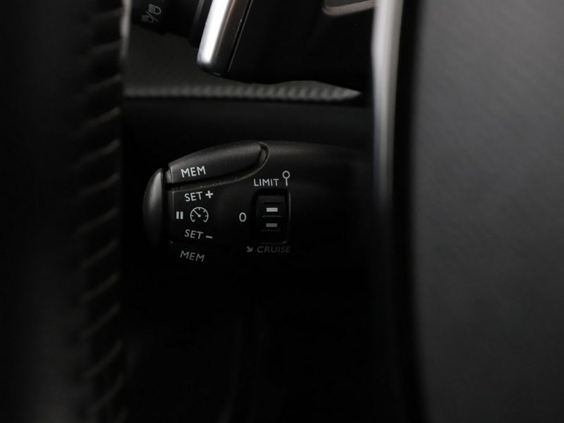 Peugeot 2008 Allure Business automat navi kamera180 tempomat LED II (2019-)
