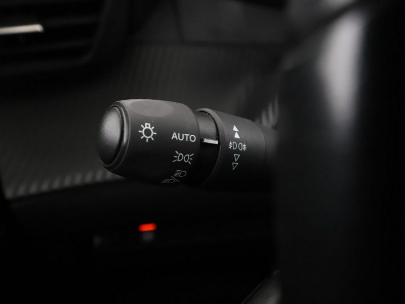 Peugeot 2008 Allure Business automat navi kamera180 tempomat LED II (2019-)