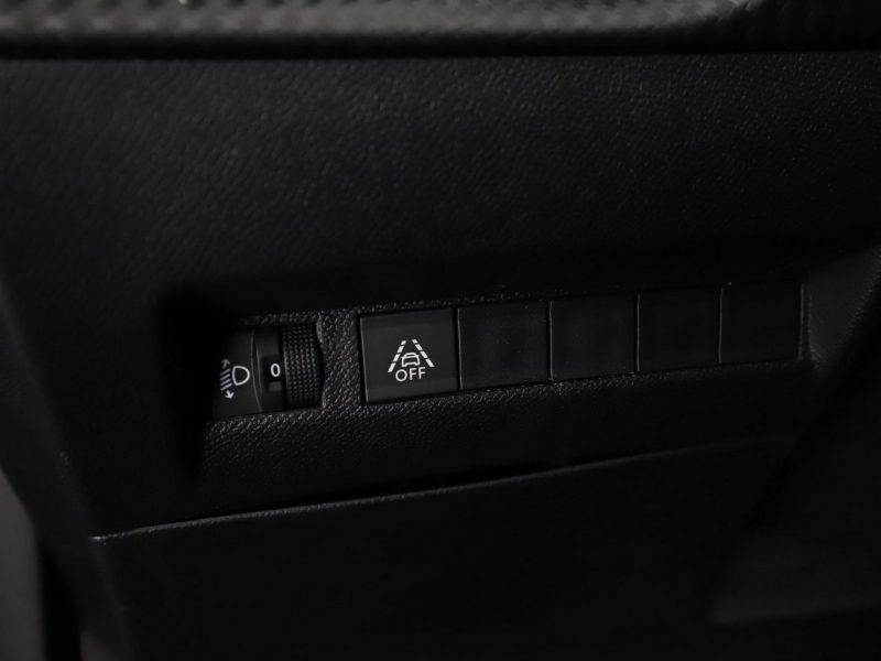 Peugeot 2008 Allure Business automat navi kamera180 tempomat LED II (2019-)