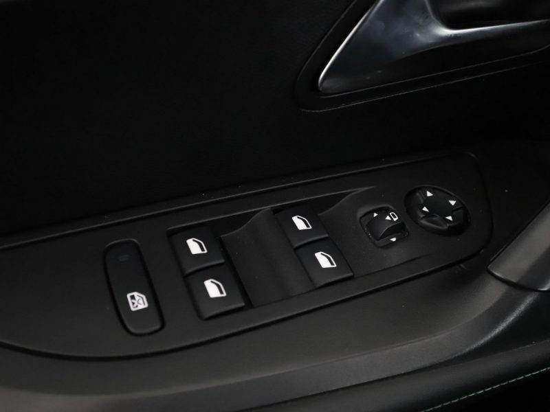 Peugeot 2008 Allure Business automat navi kamera180 tempomat LED II (2019-)